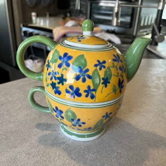 April Cornell Other - Vintage April Cornell combo tea pitcher cup and lid. Yellow blue green stacks!